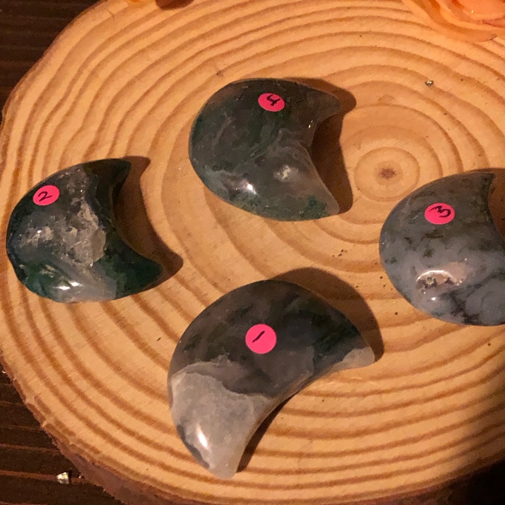 ONE MOSS AGATE MOON